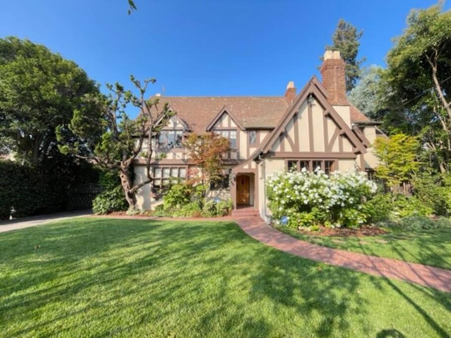 Timeless Tudor W/ Game Room, Pool Table & Hot Tub San Jose Exterior photo