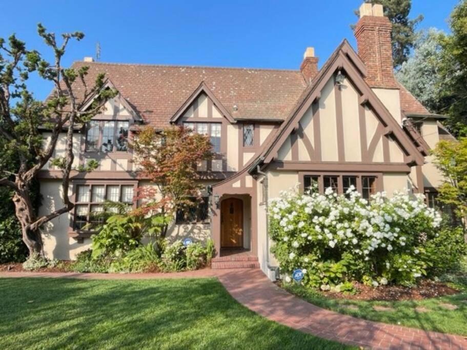 Timeless Tudor W/ Game Room, Pool Table & Hot Tub San Jose Exterior photo